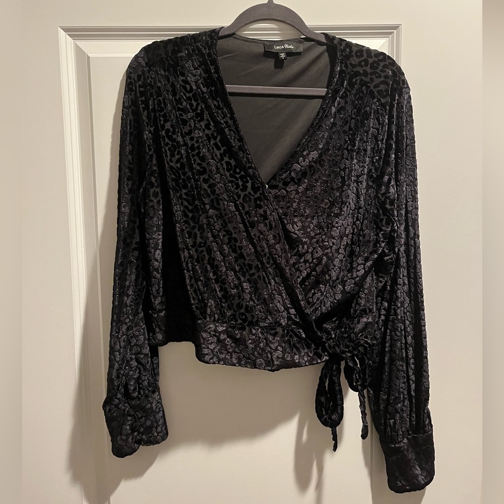Lea & Viola Black Leopard Print Top